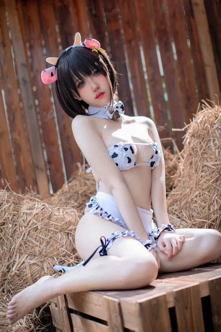 코스프레 아쿤 – 우유를 마시는 아쿤