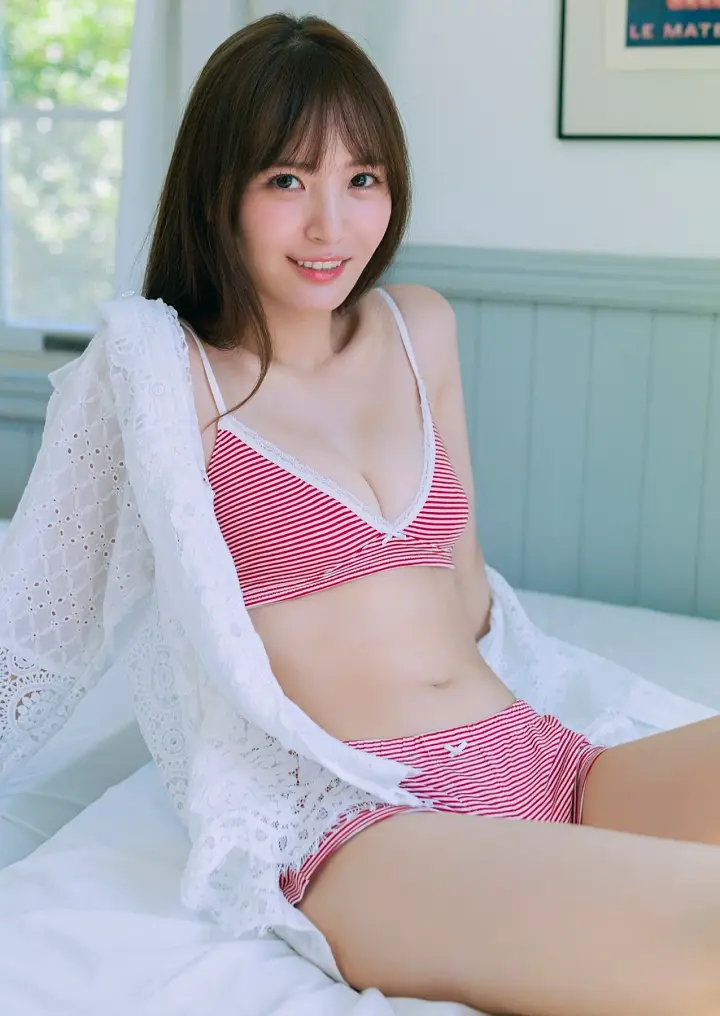 유라 디지털 한정 포토북 「“흔들흔들”하지 않을래……」 Set.02