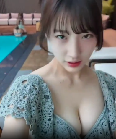 한국 수영장에 놀러온 일본여자