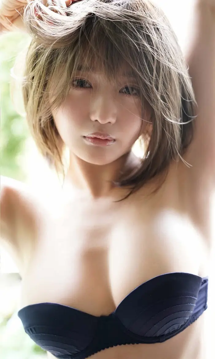 후지타 모모 주간 플레이보이 포토북 「버즈하는 가슴 노출」 Set.01