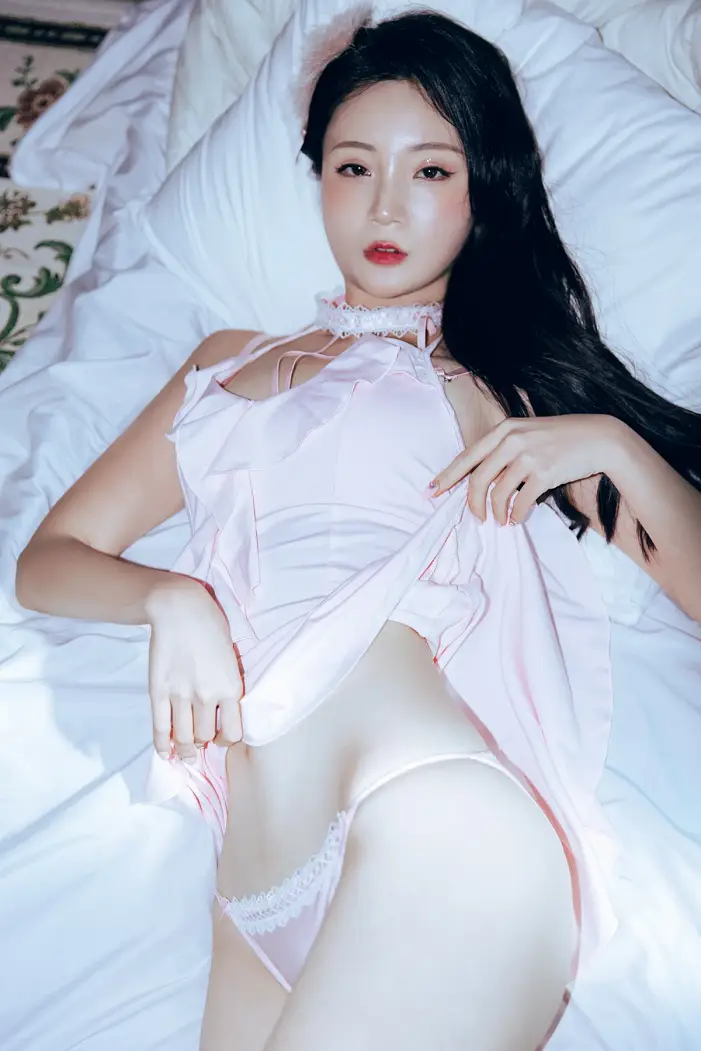 Hanseul 한슬, PhotoBook 「Black Swan」 Set.02