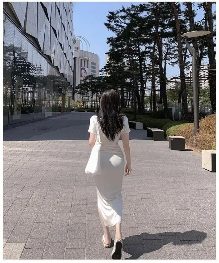 몸매에 자신 있는 여자들만 입는다는 옷