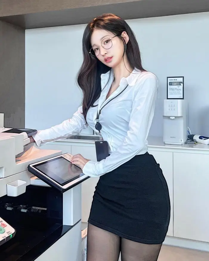 회의 준비하는 신입사원