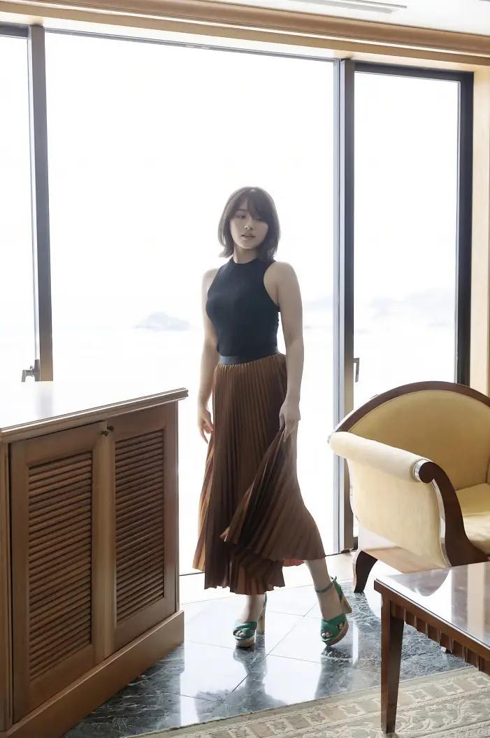 Nana Owada 오와다 나나, FRIDAY 디지털 사진집 [스위트룸에서 단둘이] Set.01