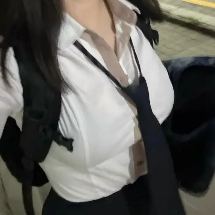 침대에서 살스 신은 여고생들