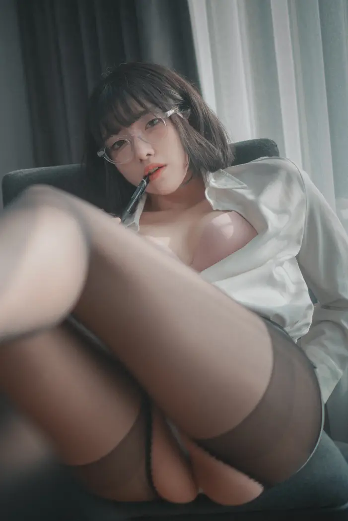 Sonson 손손, DJAWA ‘Need Your Approval’ Set.01