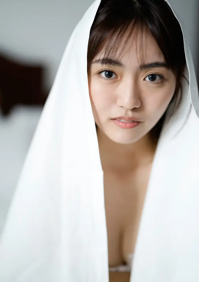 루나 토요다, 사진집 『side-B Good to see Moon』 Set.04