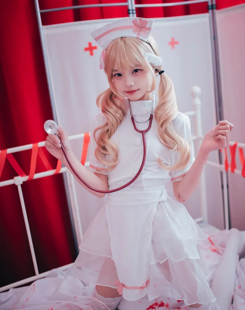 핑크 간호사 코스프레