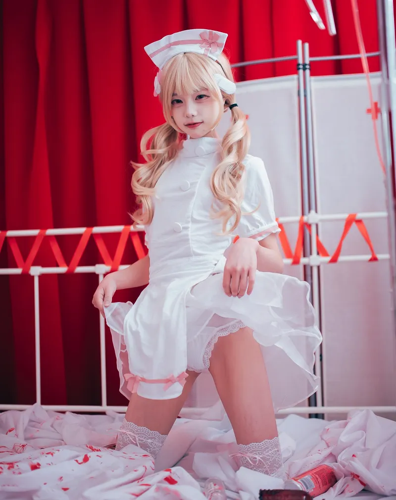 핑크 간호사 코스프레