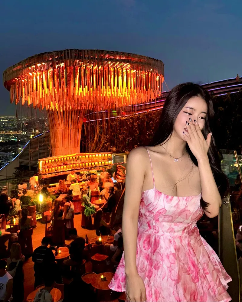 핫플, 다녀옴 기념사진 올린 처자