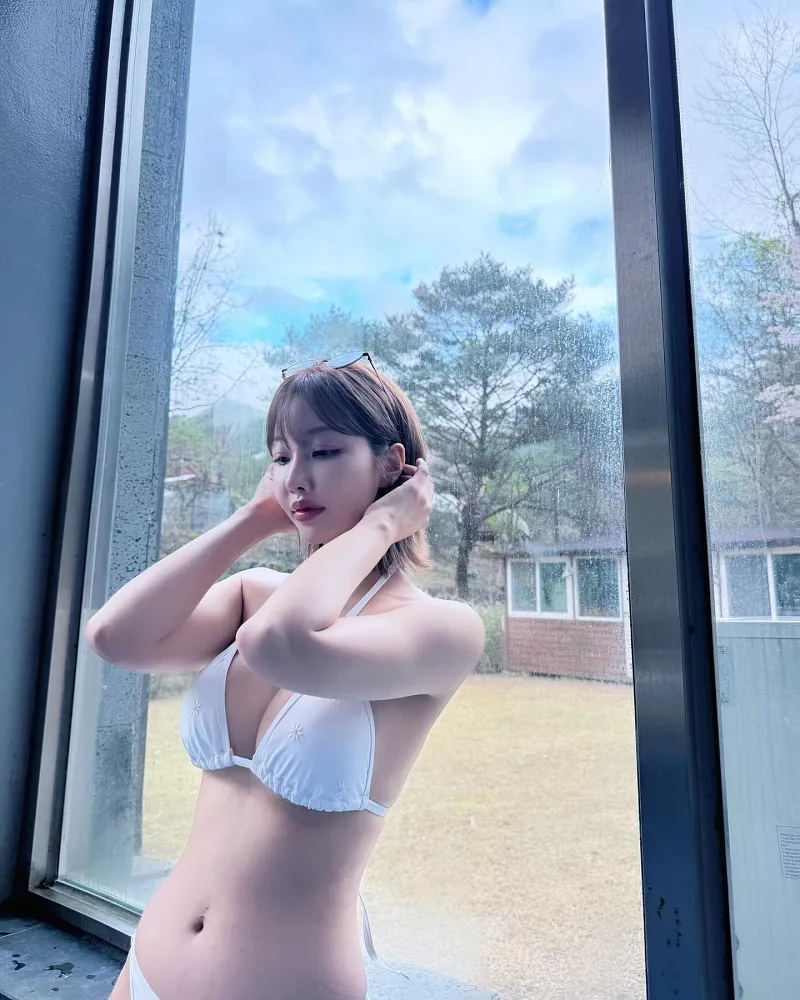 풀빌라 펜션 수영장에서의 비키니 자랑