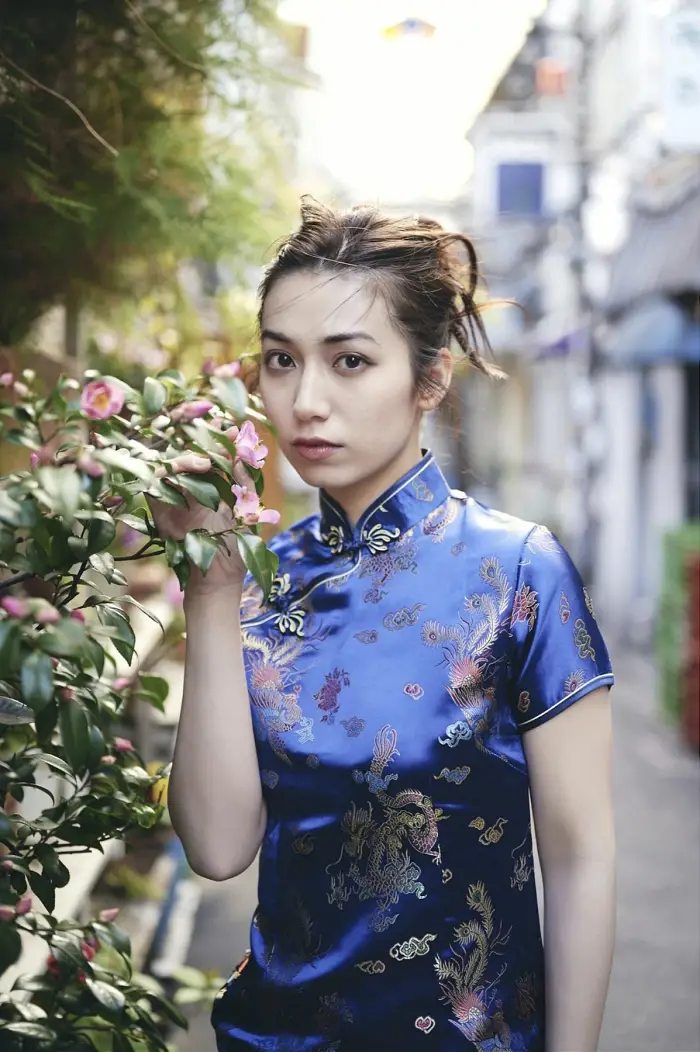 사토 아이리, FRIDAY 디지털 사진집 「신주쿠 로널리네스」 1권