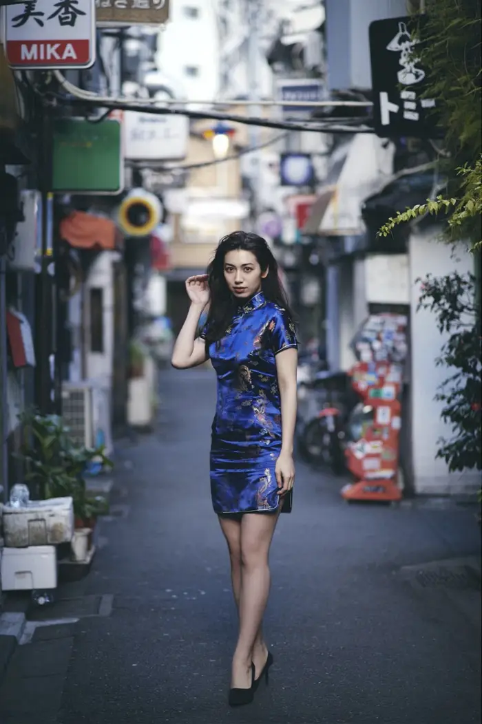 사토 아이리, FRIDAY 디지털 사진집 「신주쿠 로널리네스」 1권